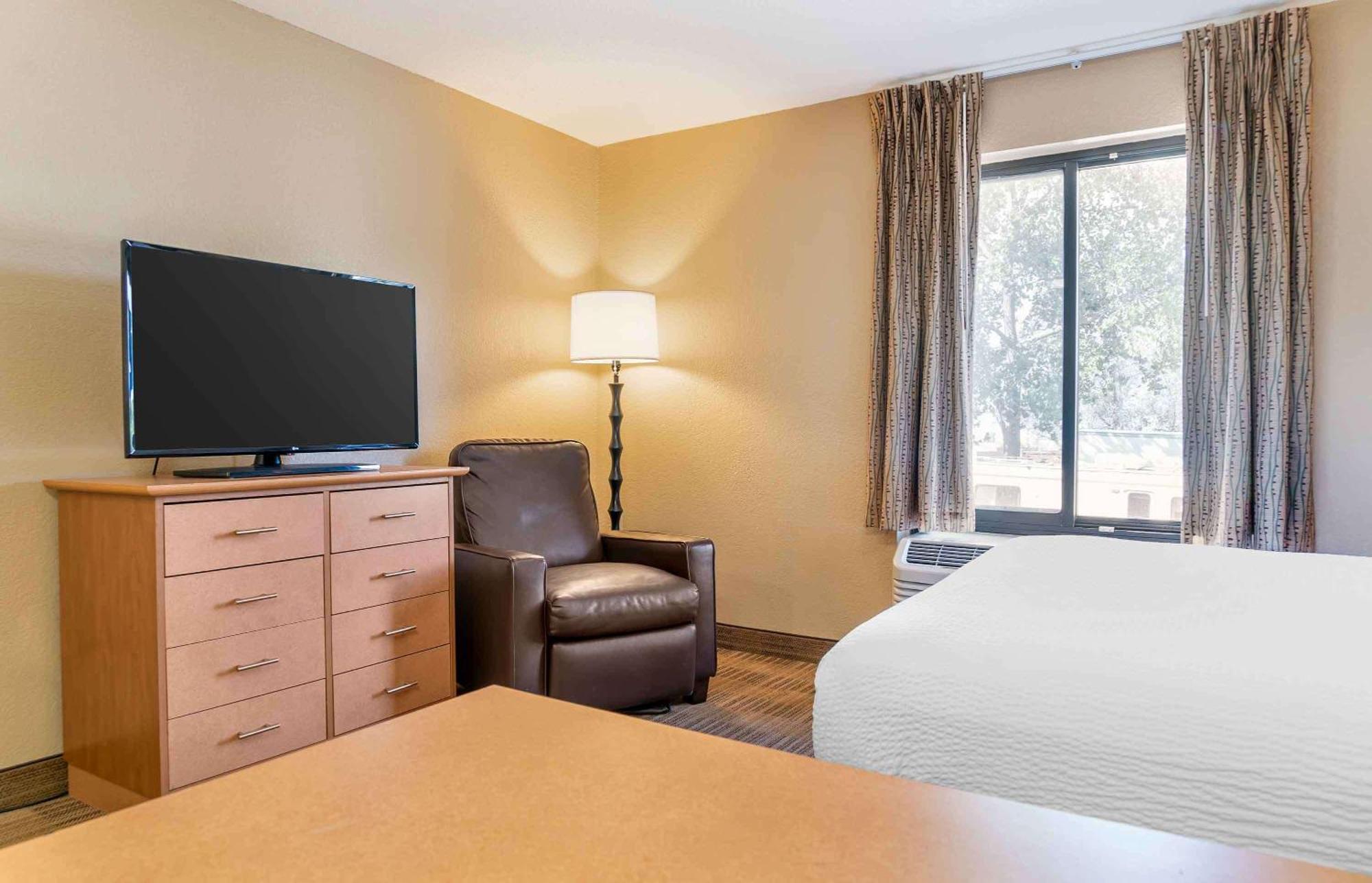 Extended Stay America Select Suites - Detroit - Warren Exterior photo