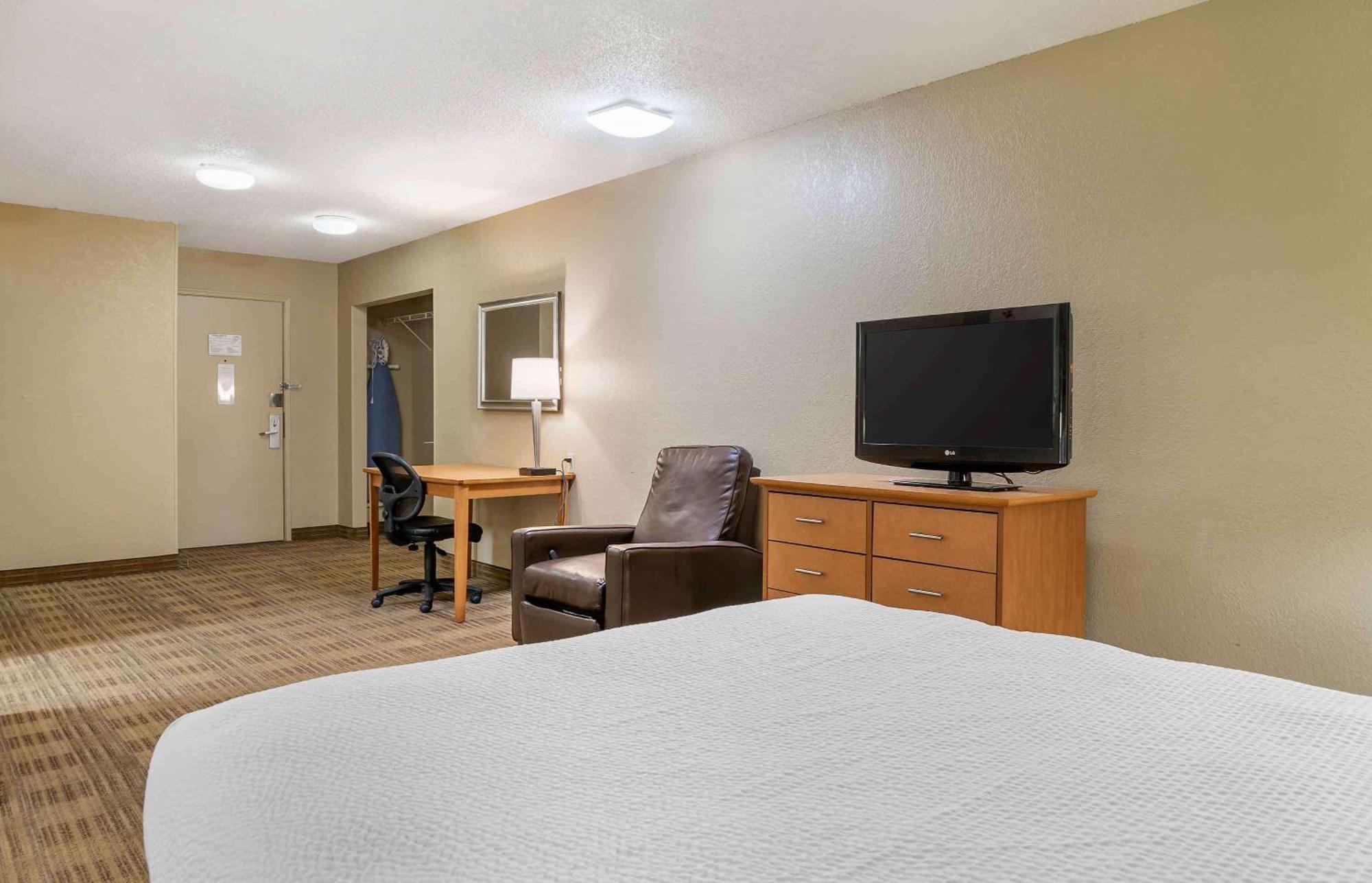 Extended Stay America Select Suites - Detroit - Warren Exterior photo